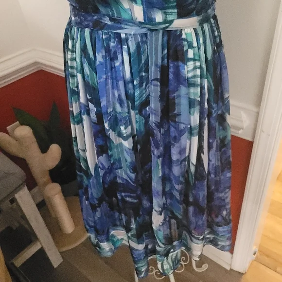 Carmen Marc Valvo Dresses Luxe By Carmen Marc Valvo Blue Floral Party Dress Sz 4 - Picture 4 of 5